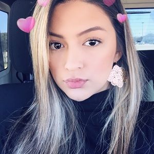 Meet your Posher, Lily